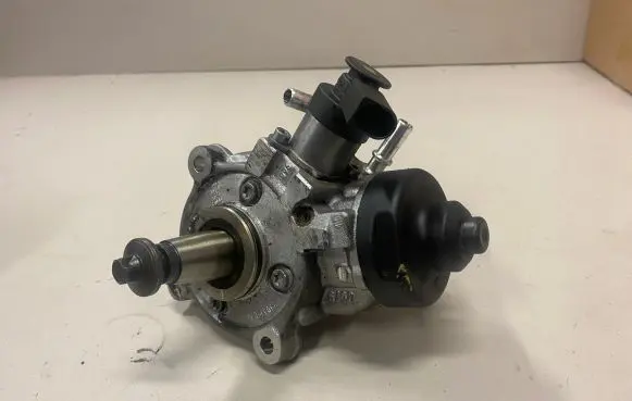 BMW X1 F48 F49 Fuel injection high pressure pump 8579230 0445010775