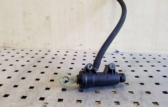 BMW X3 E83 Clutch master cylinder 21526773670
