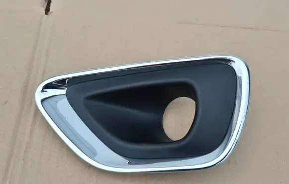 Jeep Grand Cherokee Front fog light trim/grill 68143083AB