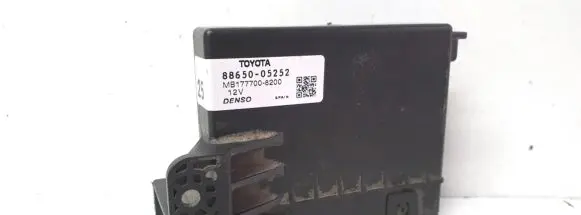 Toyota Avensis T270 Other control units/modules 88650-05252