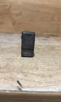 Volvo S70 V70 V70 XC Windscreen/window heater switch 916295