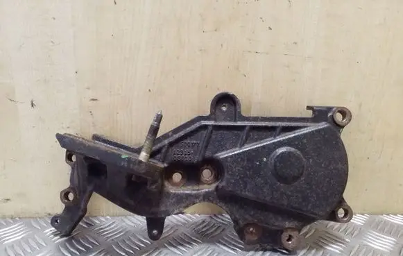 Engine mounting bracket