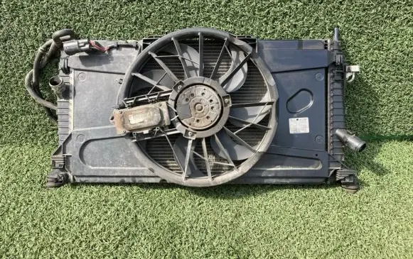 Volvo S40 Coolant radiator 4N5H19710BD 3M5H8C607UC