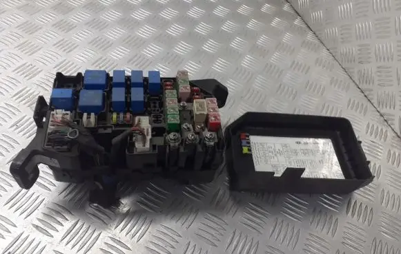 KIA Rio Fuse box cover 91940-1G010