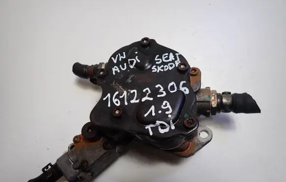 Volkswagen Golf IV Vacuum pump 16122306