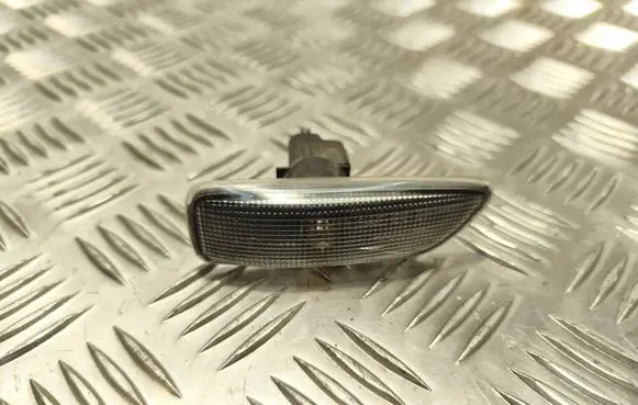 Volvo S60 Front fender indicator light 8658945