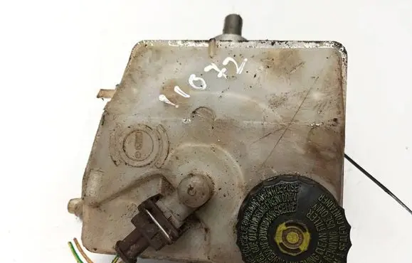 Peugeot 206 Brake fluid reservoir 