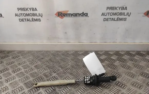 Peugeot 308 Clutch master cylinder 9681666480
