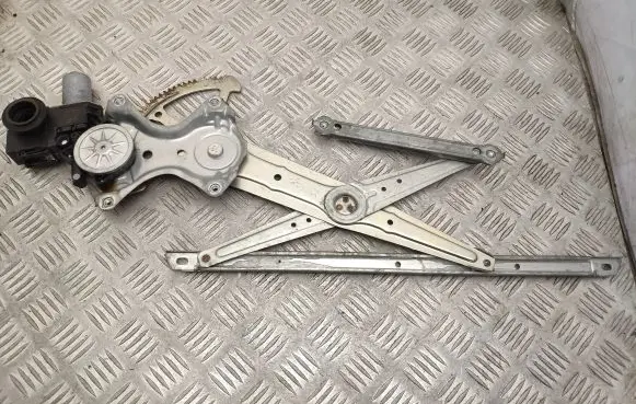 Rear window lifting mechanism without motor