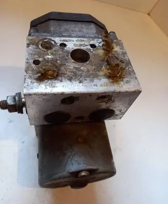 Volkswagen PASSAT B5 ABS Pump 8E0614111AH 0265220525