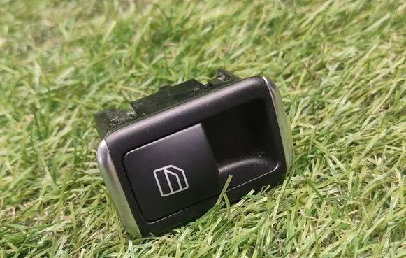 Mercedes-Benz E W212 Electric window control switch A2049055502