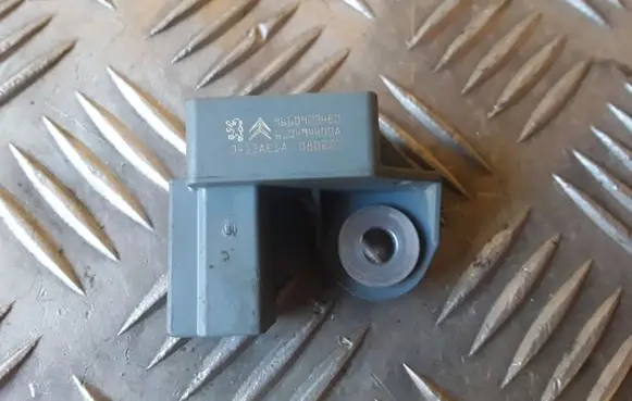 Peugeot 308 Airbag deployment crash/impact sensor 9660923480 610494400A