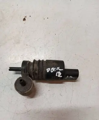 Volkswagen PASSAT B6 Windscreen/windshield washer pump 3122789