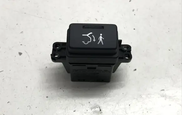Honda HR-V Tailgate/boot open switch button M87112