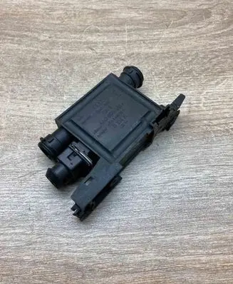 Audi A4 S4 B5 8D Front door lock 4A0959981A