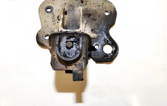 Chrysler Voyager Engine mounting bracket