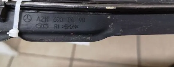 Mercedes-Benz E W211 Windshield trim A2116900498