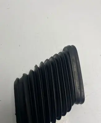 Audi V8 Air intake hose/pipe 077133865A