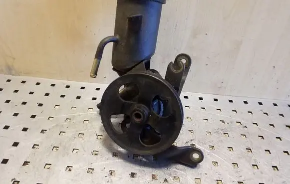 Toyota Yaris Power steering pump