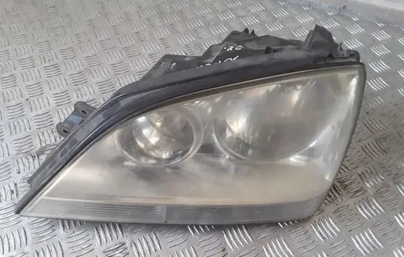 KIA Sorento Headlight/headlamp 921013E0