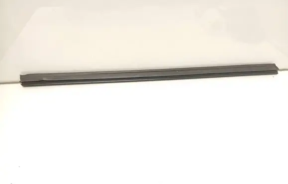 Volvo XC60 Rubber seal front door window/glass 30762370