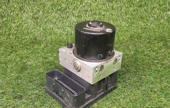 Volkswagen Golf IV ABS Pump 1J0614517E 1C0907379E