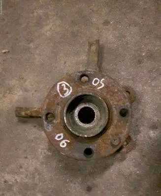 Volkswagen Jetta I Front wheel hub 171407256A