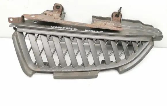 Mitsubishi Grandis Front bumper upper radiator grill MN145455