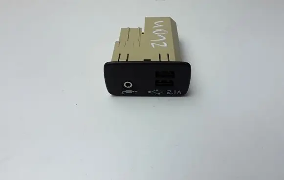 Subaru Forester SK USB socket connector 86257VA130