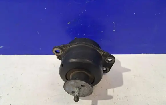 Saab 95 - 96 Engine mount bracket 5239140