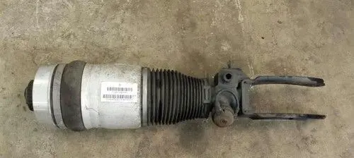 Volkswagen Touareg I Front shock absorber/damper 7L6616039A
