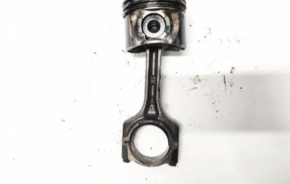 Honda CR-V Piston with connecting rod