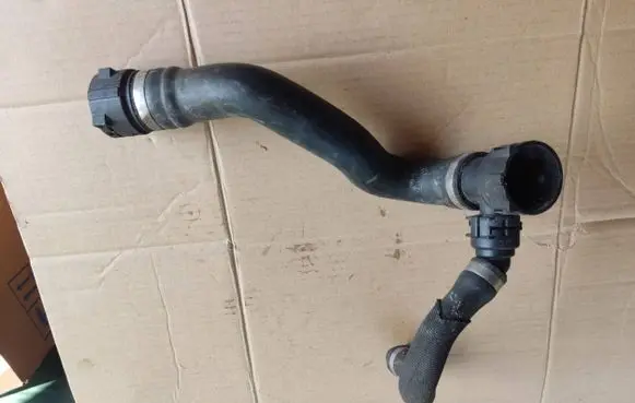 BMW X5 E70 Engine coolant pipe/hose 16185913 7808076