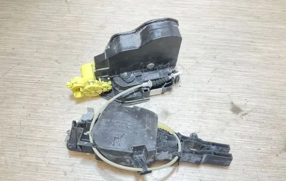 BMW X4 F26 Front door lock 7318412 7331740 14389710