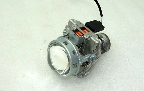 Toyota Avensis T270 Headlight part 3980011791 8117005380