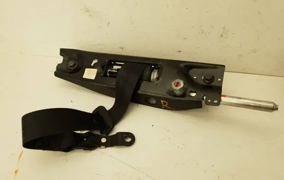 Volvo XC70 Front seatbelt 39865061