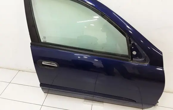 Nissan Almera N16 Front door