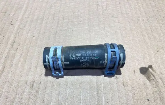 Volkswagen Touareg II Engine coolant pipe/hose 7P0815371E