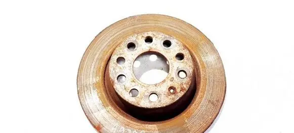 Volkswagen PASSAT B6 Rear brake disc neventiliuojamas