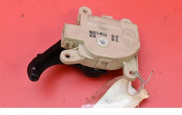 Hyundai Kona I Air flap motor/actuator H400730912