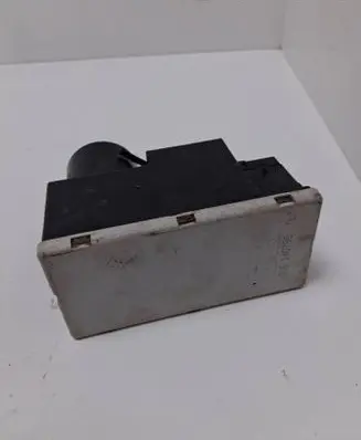 Audi A4 S4 B5 8D Central locking vacuum pump 8L0862257L 140798