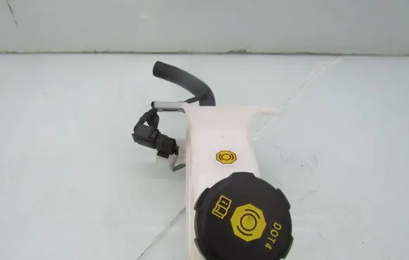 Hyundai Kona II Brake fluid reservoir filler cap with level sensor 