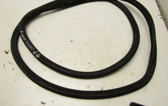 Opel Crossland X Front door rubber seal 