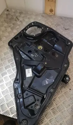 Volkswagen Tiguan Rear window lifting mechanism without motor 5n0839730k