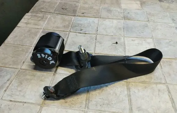 Mitsubishi Colt Rear seatbelt 602441200B