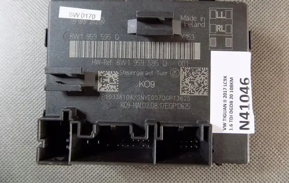 Volkswagen Tiguan Door control unit/module 8W1959595D