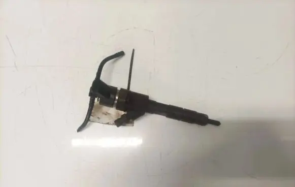 Nissan Primera Fuel injector 0445110110B 8200100272