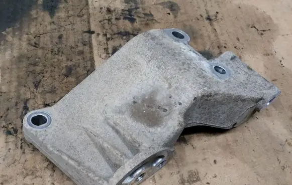 Opel Meriva A Generator/alternator bracket 90571112