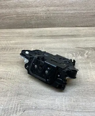 Skoda Fabia Mk2 (5J) Front door lock 5N1837015D