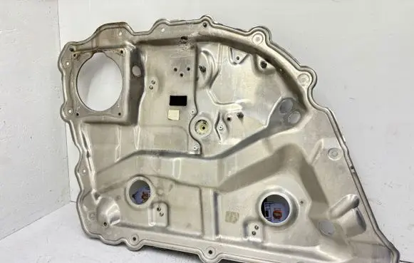 Rear window lifting mechanism without motor